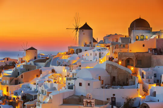 Vulkanische Inseln Sonnenuntergang Abendessen Bootsfahrt in Santorini