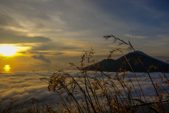 Wycieczka o wschodzie słońca na górę Batur i naturalne gorące źródło
