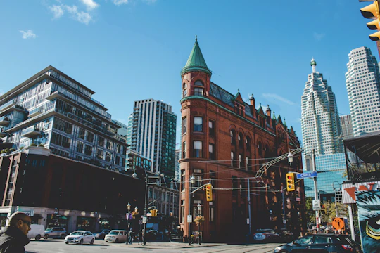 Private kickstart Toronto walking tour with local guide
