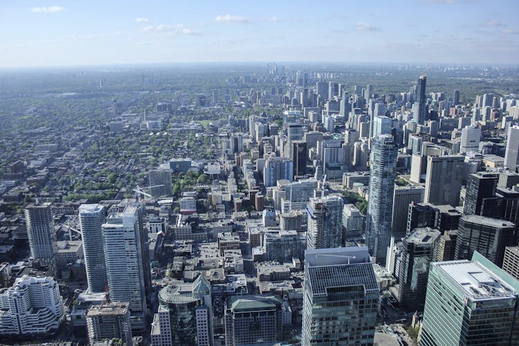 Private kickstart Toronto walking tour with local guide