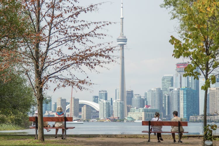 Private kickstart Toronto walking tour with local guide