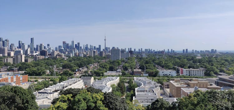 Private Toronto top 10 walking tour with local guide