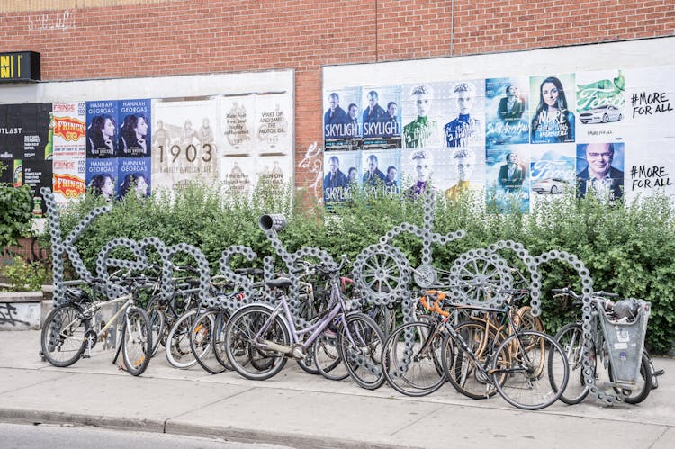 Private Toronto top 10 walking tour with local guide