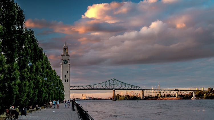 Montreal must-sees and hidden gems private walking tour