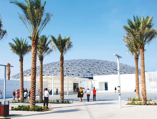 Explore el Museo del Louvre en un kayak desde Abu Dhabi