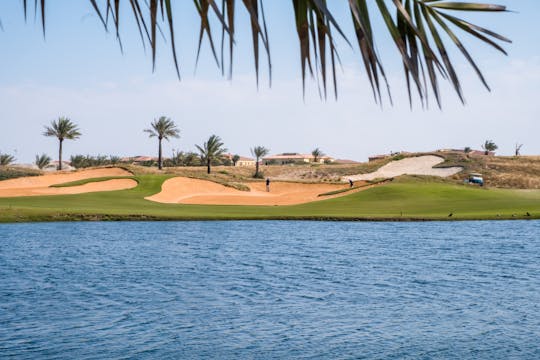 Experiencia de golf desde Abu Dhabi
