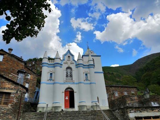 Excursão de dia inteiro às aldeias da Serra da Estrela saindo de Coimbra