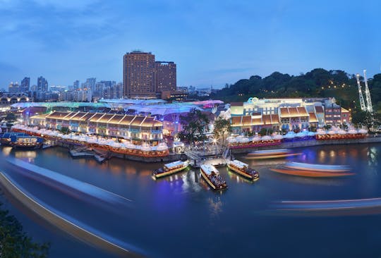 Modern Skyscrapers and historic Clarke Quay private tour