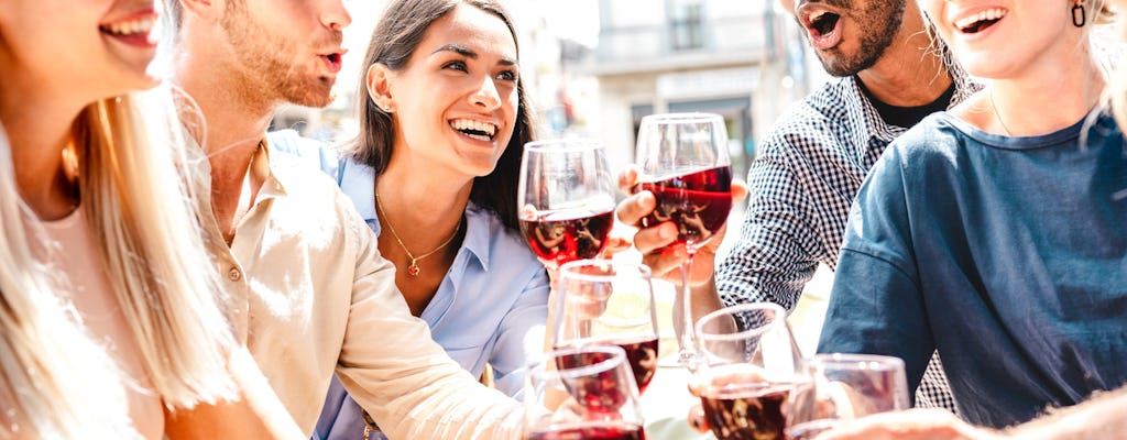 Comida típica y degustación de vinos en Nápoles.