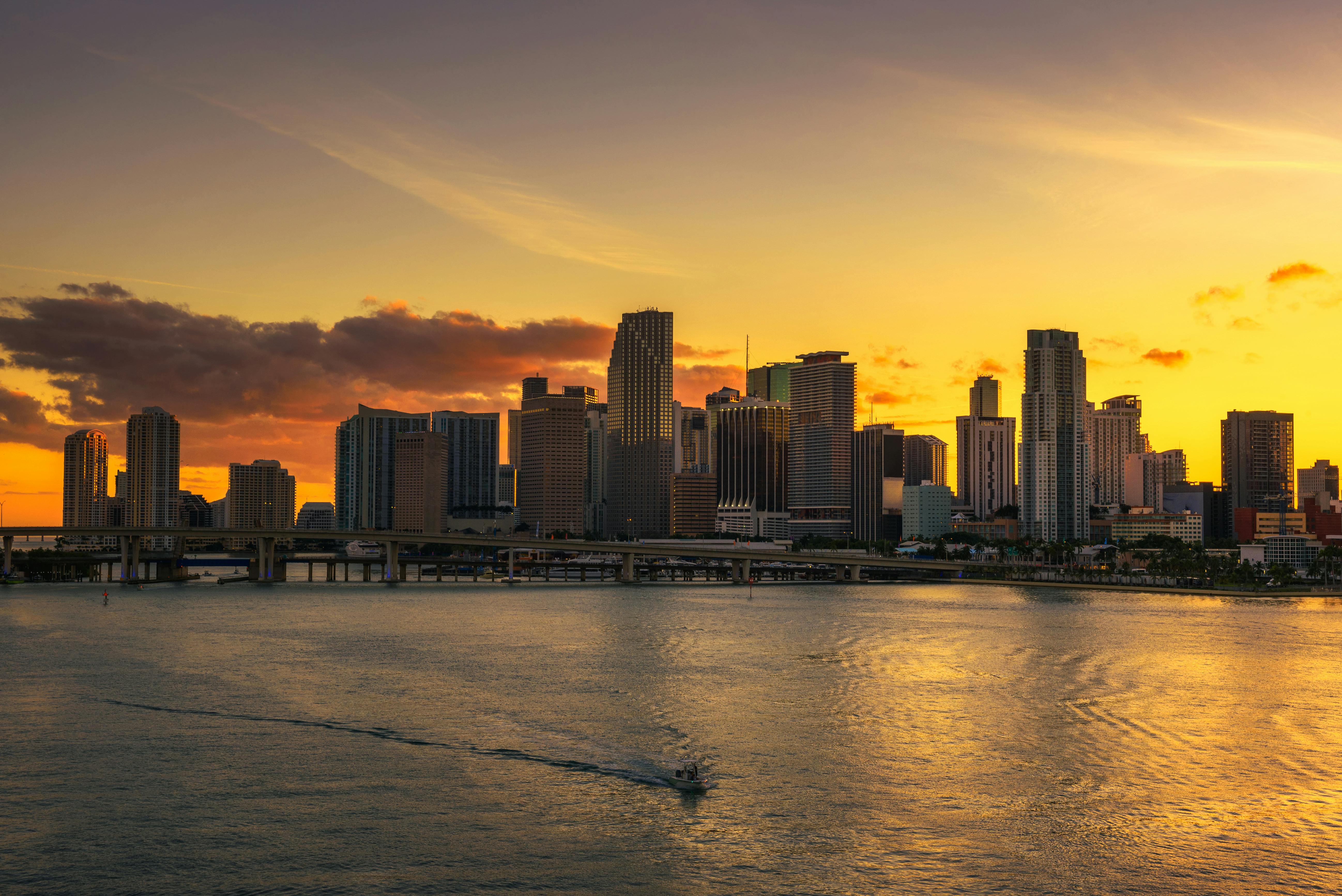 Happy hour em Miami, cruzeiro turístico ao pôr do sol