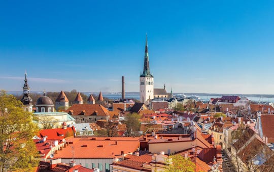 Caça ao tesouro pela cidade velha de Tallinn com seu telefone