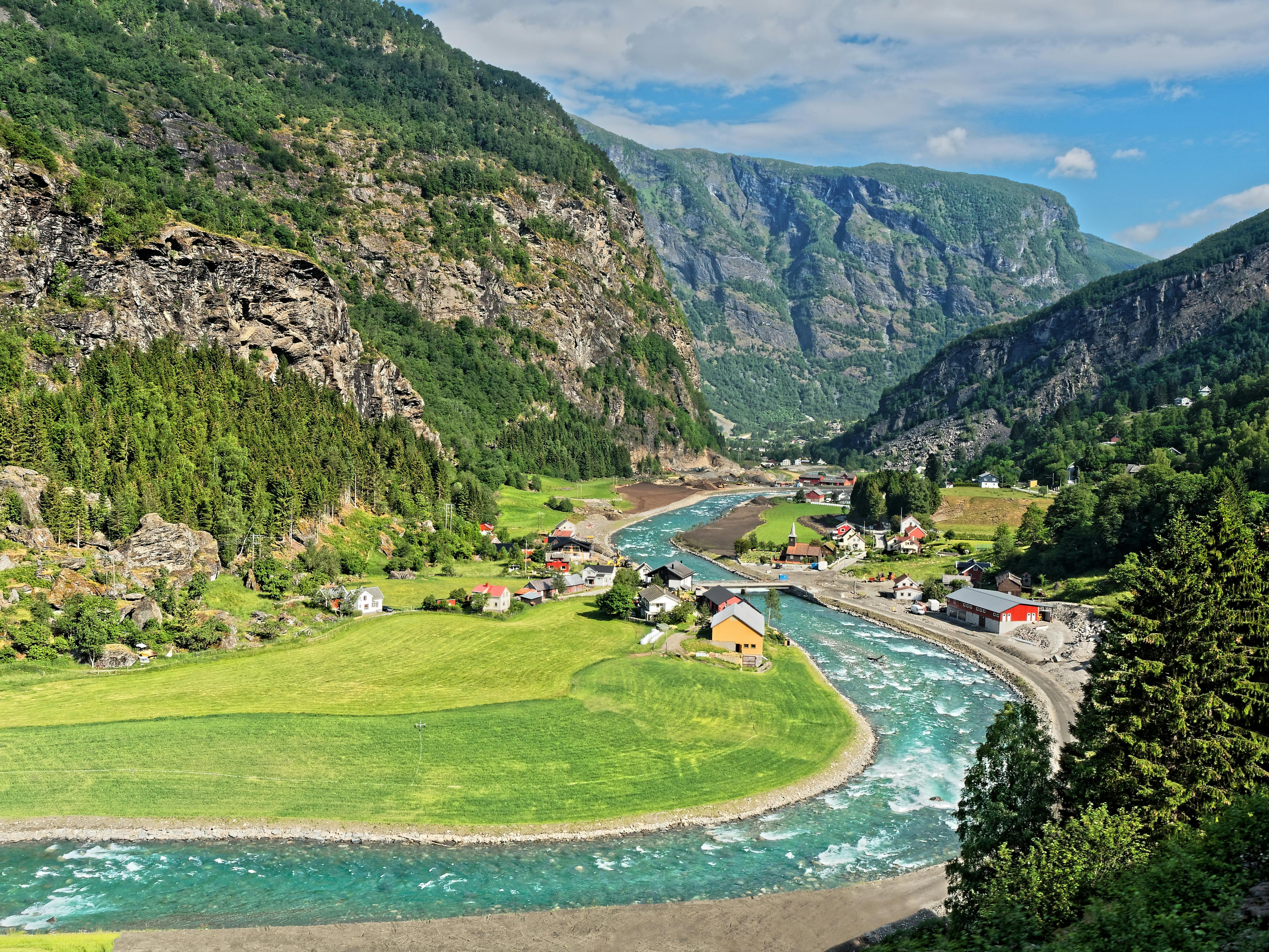 Self-guided round trip from Oslo to Sognefjord with the Flåm railway