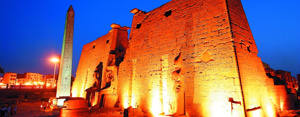 Tour al atardecer en faluca por el Nilo con el templo de Luxor por la noche
