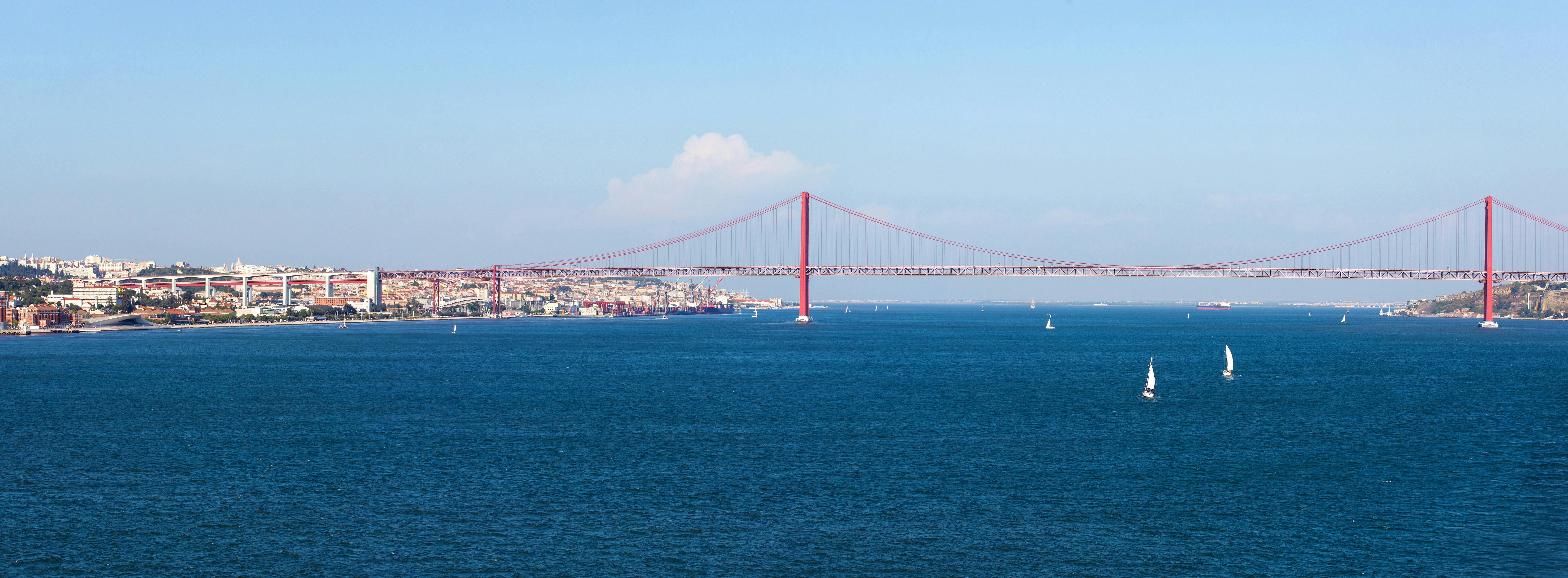 Uitzicht op zeiltocht door Lissabon