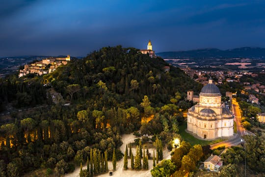 Miejski e-rower po Todi nocą