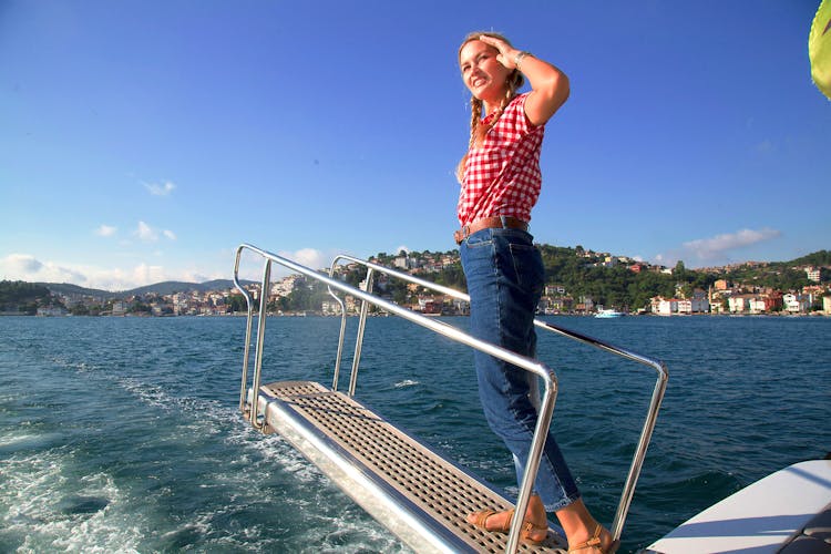 Bosphorus Luxury Yacht Cruise at Sunset with Snacks & Drinks