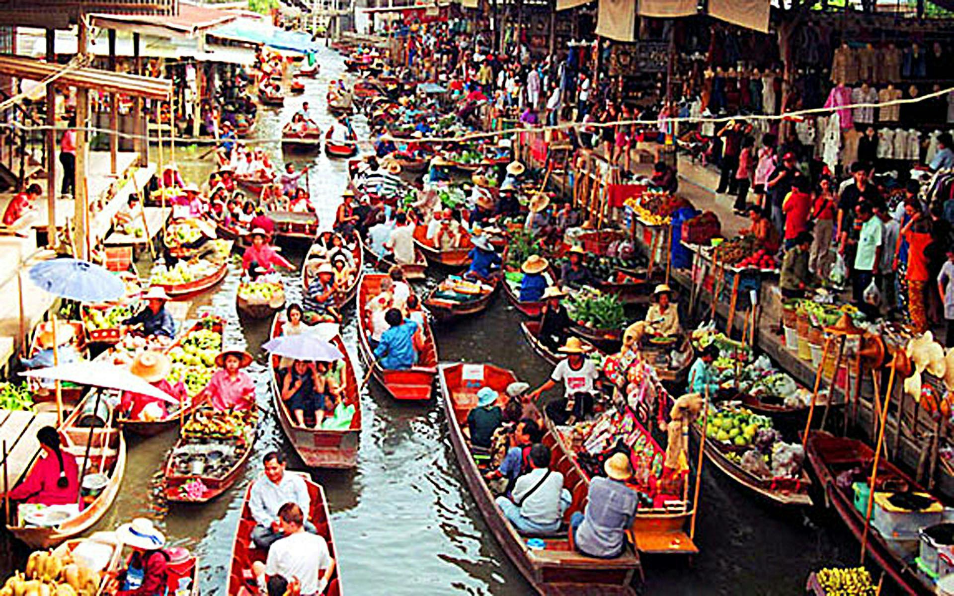 Вода в бангкоке. Плавучий рынок Дамноен Садуак. Плавучий рынок в Бангкоке. Плавучий рынок в Тайланде. Тайланд Бангкок плавучий рынок.