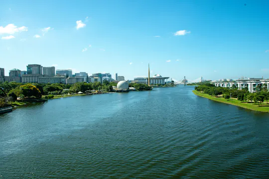 Visite de Putrajaya avec une promenade en bateau traditionnel