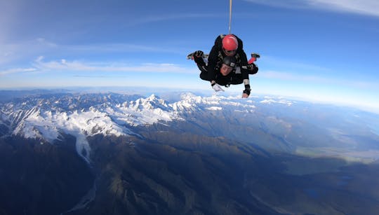 Salto de pára-quedas duplo a 16.500 pés acima das geleiras Franz Josef e Fox