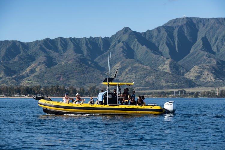 Private boat charter in North shore Oahu