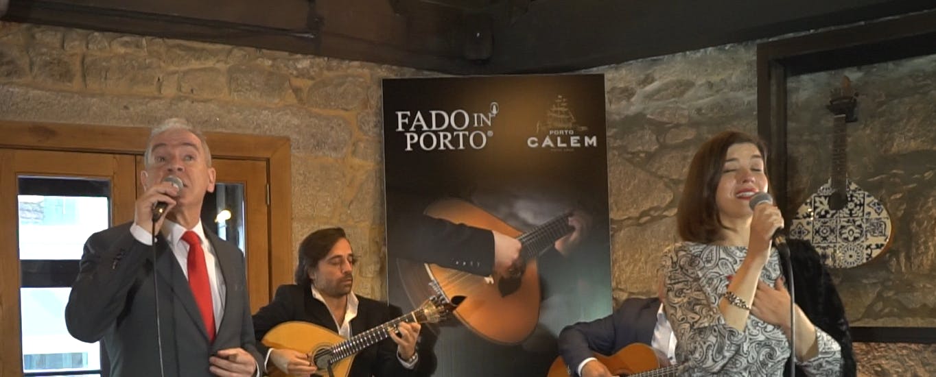 Tour della cantina di Porto Cálem con degustazione di vini e spettacolo di Fado