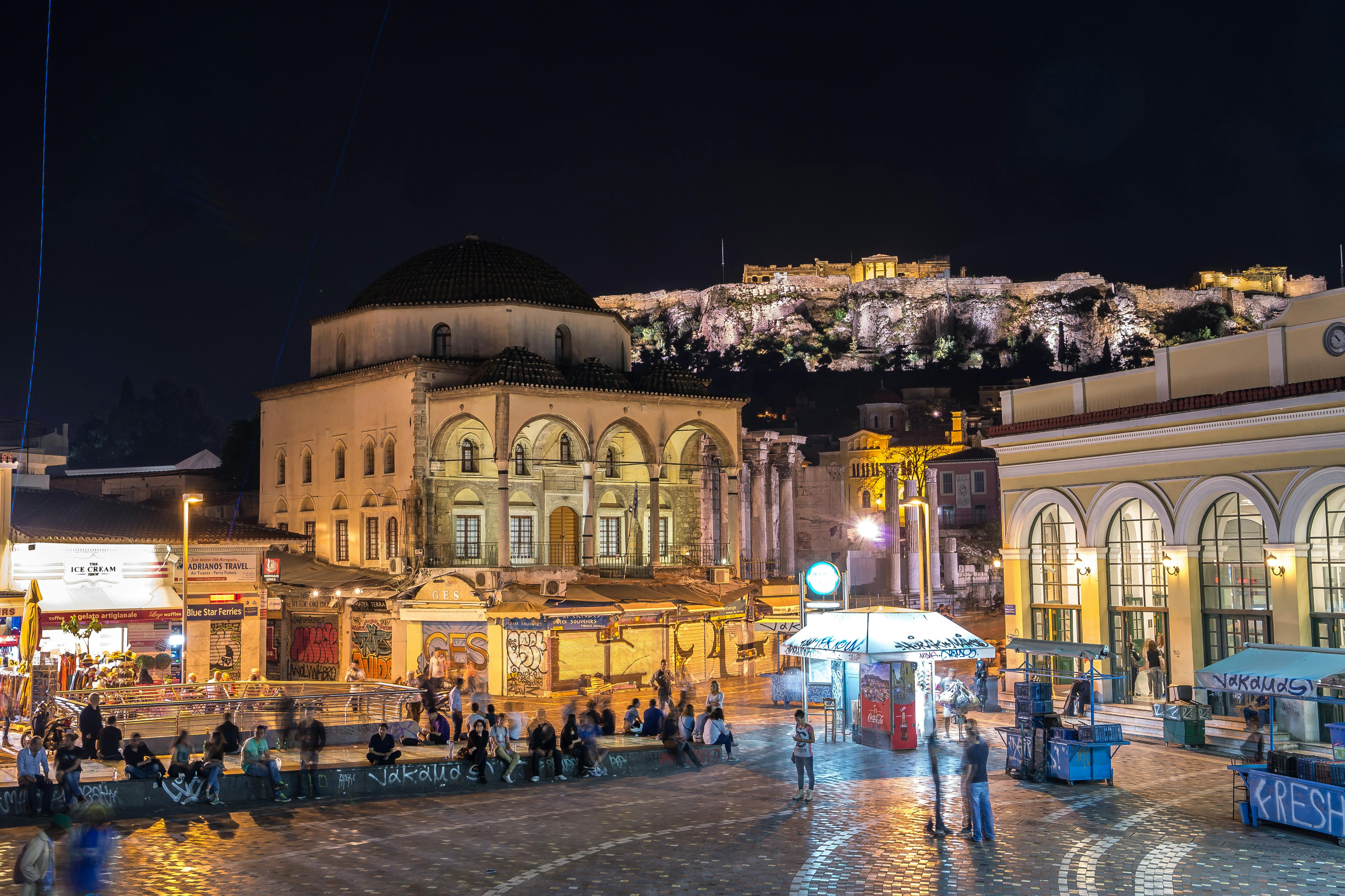 Tour privado de Atenas por la noche con degustación de vinos, cócteles y licores