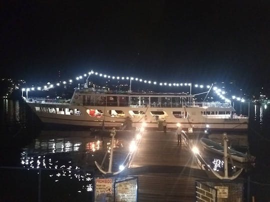 Serata di festa in barca ad Acapulco