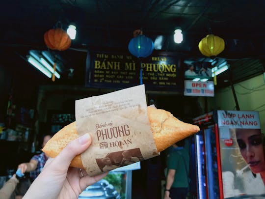 Passeio gastronômico noturno de scooter elétrico em Hoi An