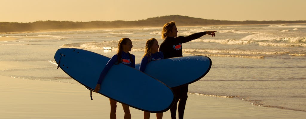 Aula de surf para iniciantes em Broadbeach no estacionamento do Kurrawa Surf Club