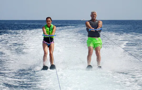 Aulas de esqui aquático e wakeboard
