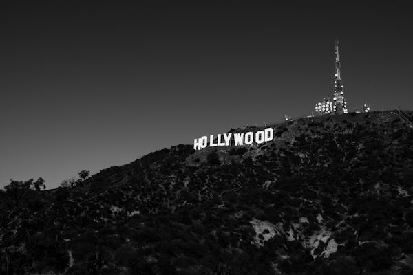 Jogo de exploração e tour por Hollywood assombrado