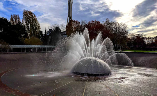 Iconic Seattle exploration game and tour