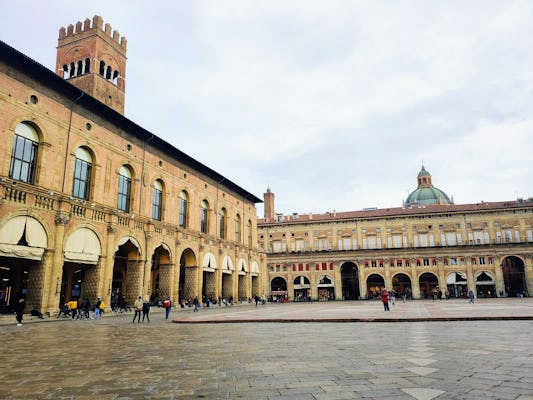Passeio e jogo de exploração pelo centro histórico de Bolonha