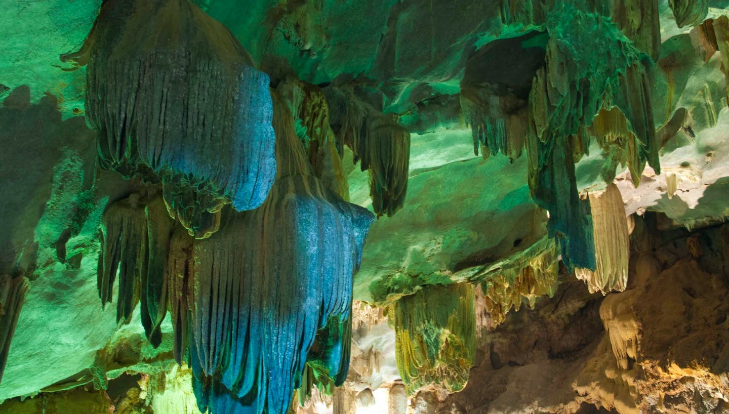 Ganztägige Tour von Hue - Phong Nha Höhle und Kreuzfahrt