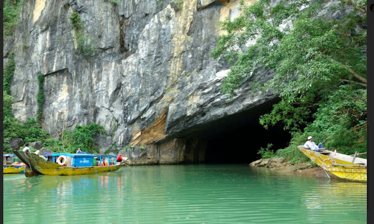 Full-day tour from Hue - Phong Nha cave and cruise