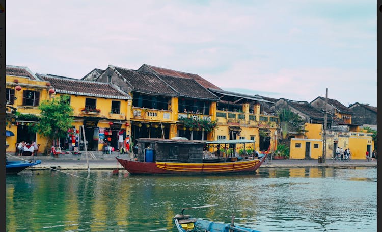 Guided tour to Marble Mountain and Hoi An City from Tien Sa Port