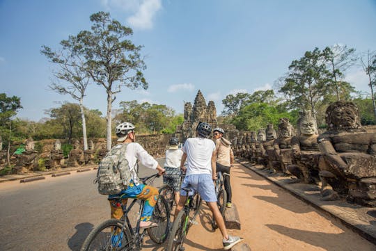 Descubra Angkor Wat de bicicleta