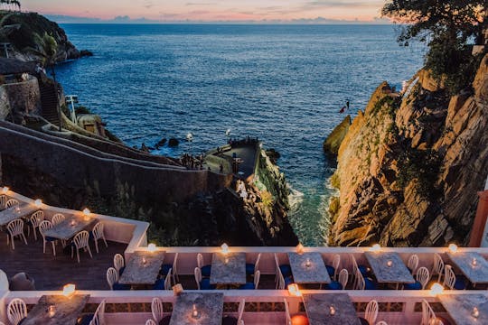 Cena nella baia di Acapulco con spettacolo di cliff diving