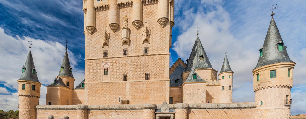 Tour di Ávila e Segovia con biglietti d'ingresso e pranzo tipico