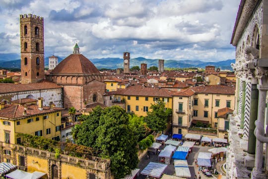 Visita guidata privata di un'intera giornata a Pisa e Lucca