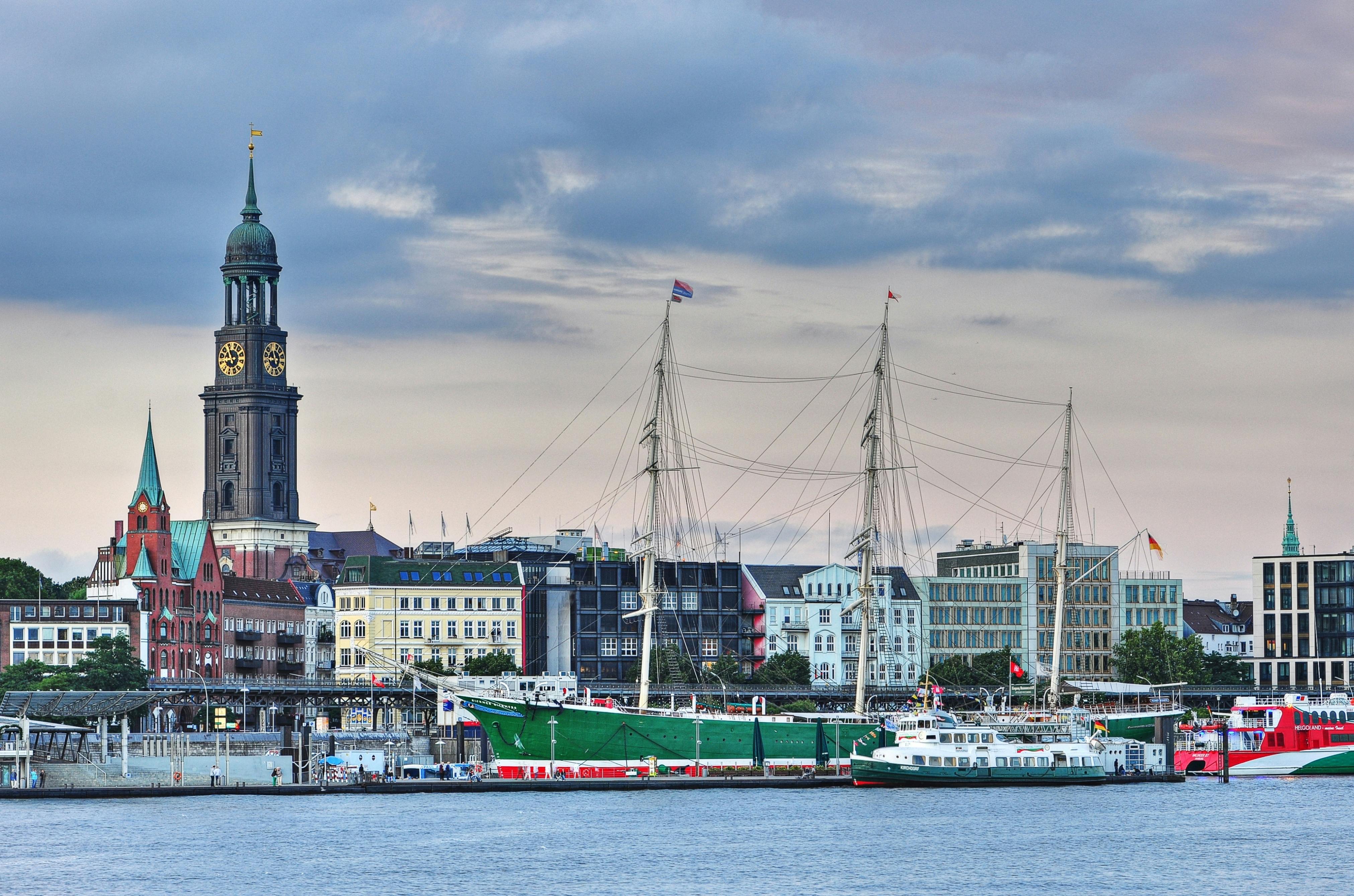 Hamburg - discover the Hanseatic city from landmark to landmark