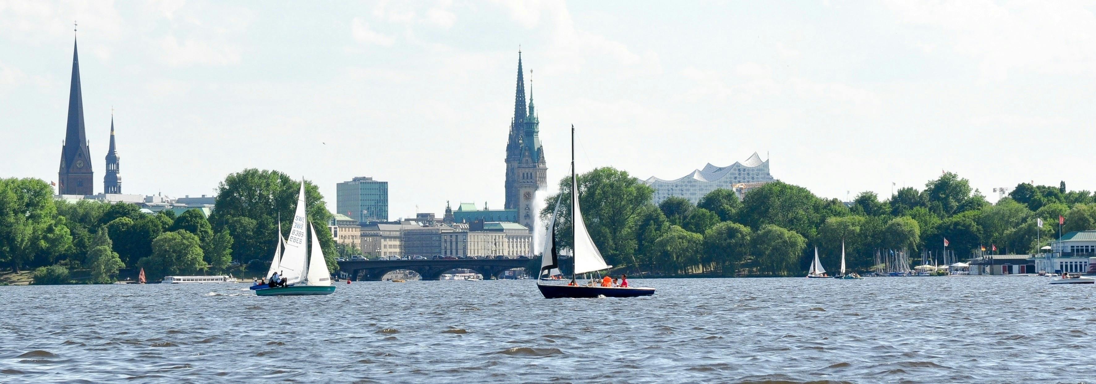 Viaje en velero con cúter de dos mástiles en el Alster de Hamburgo
