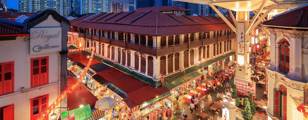 Twilight walking tour in Singapore with a local street dinner