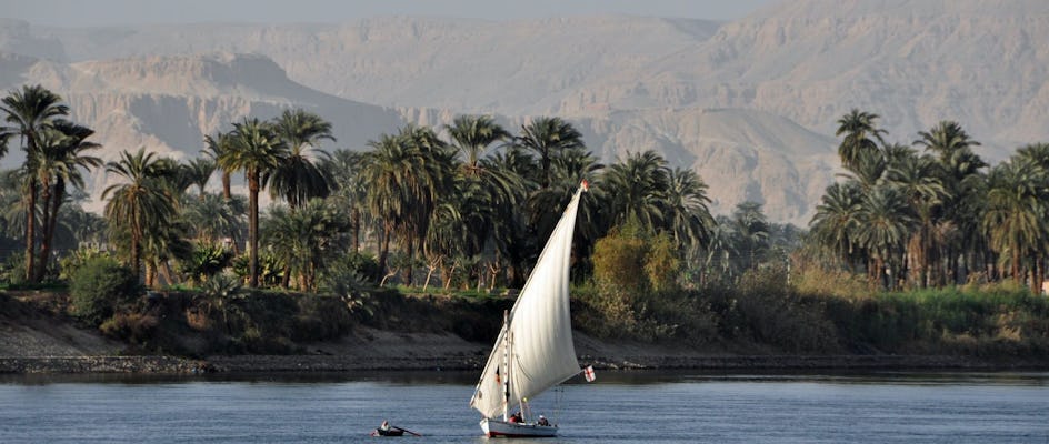 Experiência Sunset Banana Island Nile a bordo de uma felucca saindo de Luxor