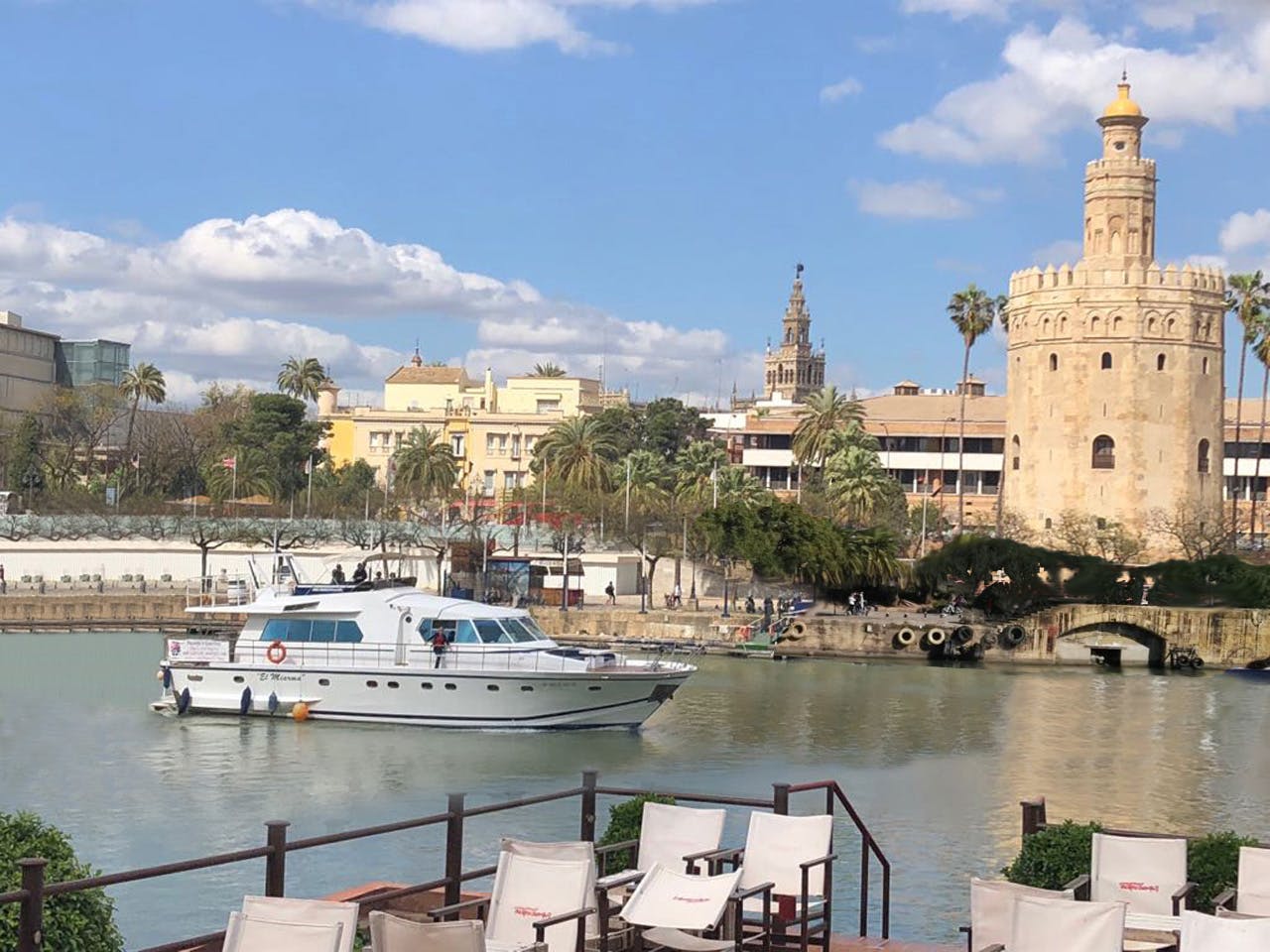 Yachtfahrt entlang des Guadalquivir in Sevilla