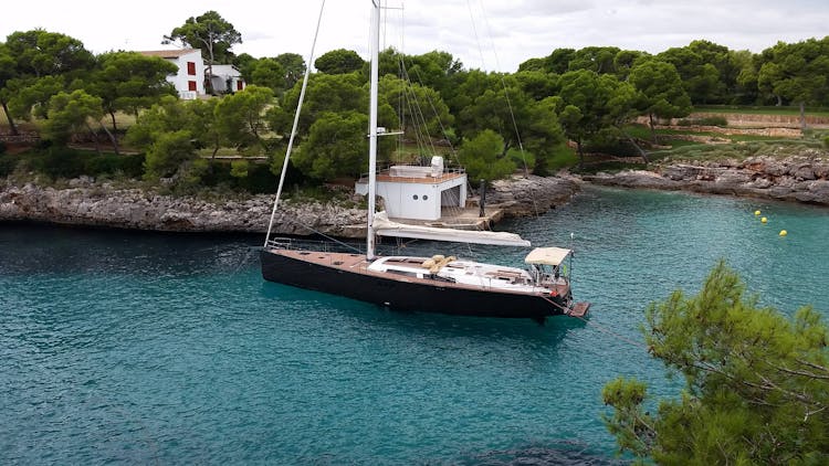 Nereida Sailing Charter