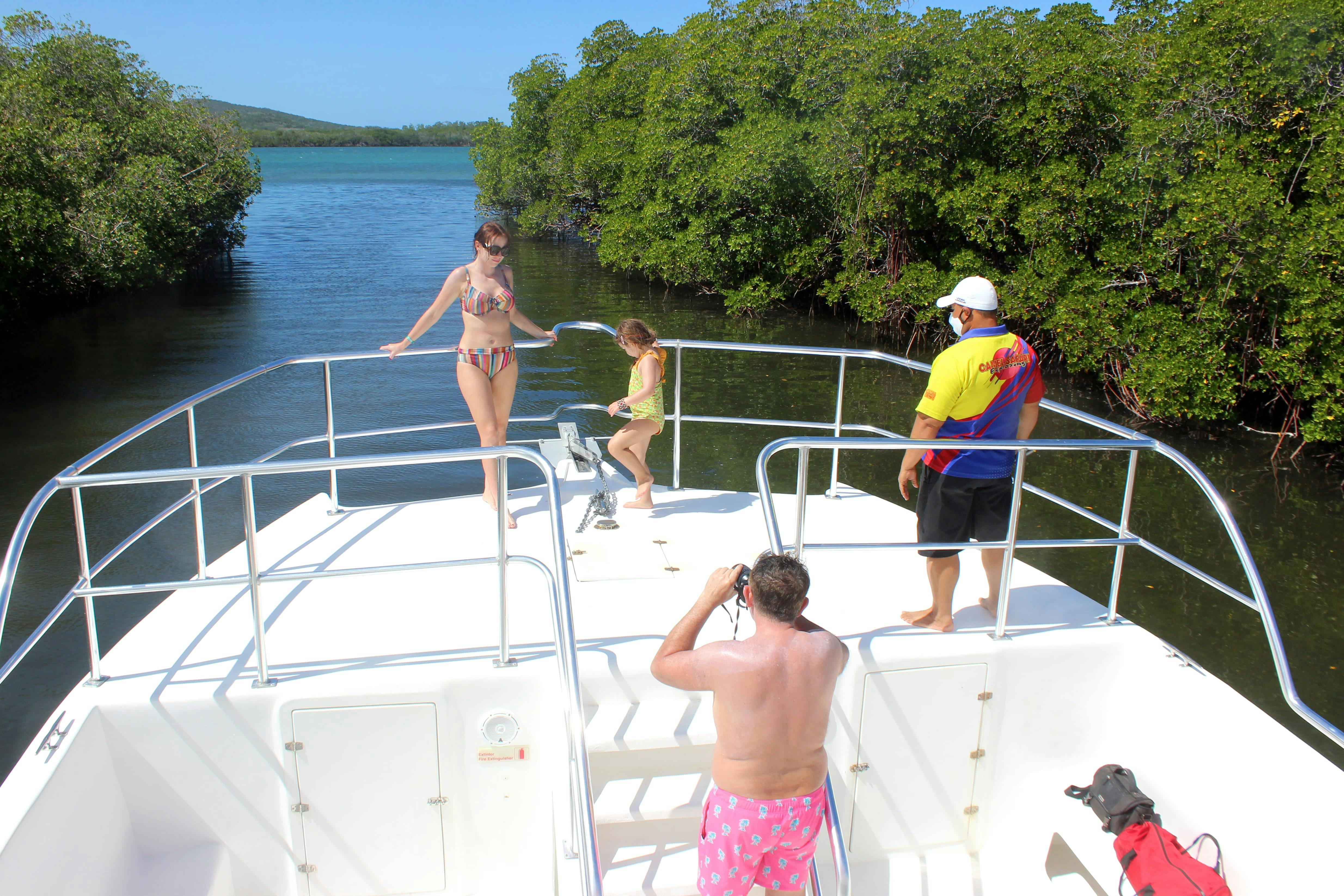 Cayo Arena Catamaran Tour with Cigar Factory Visit