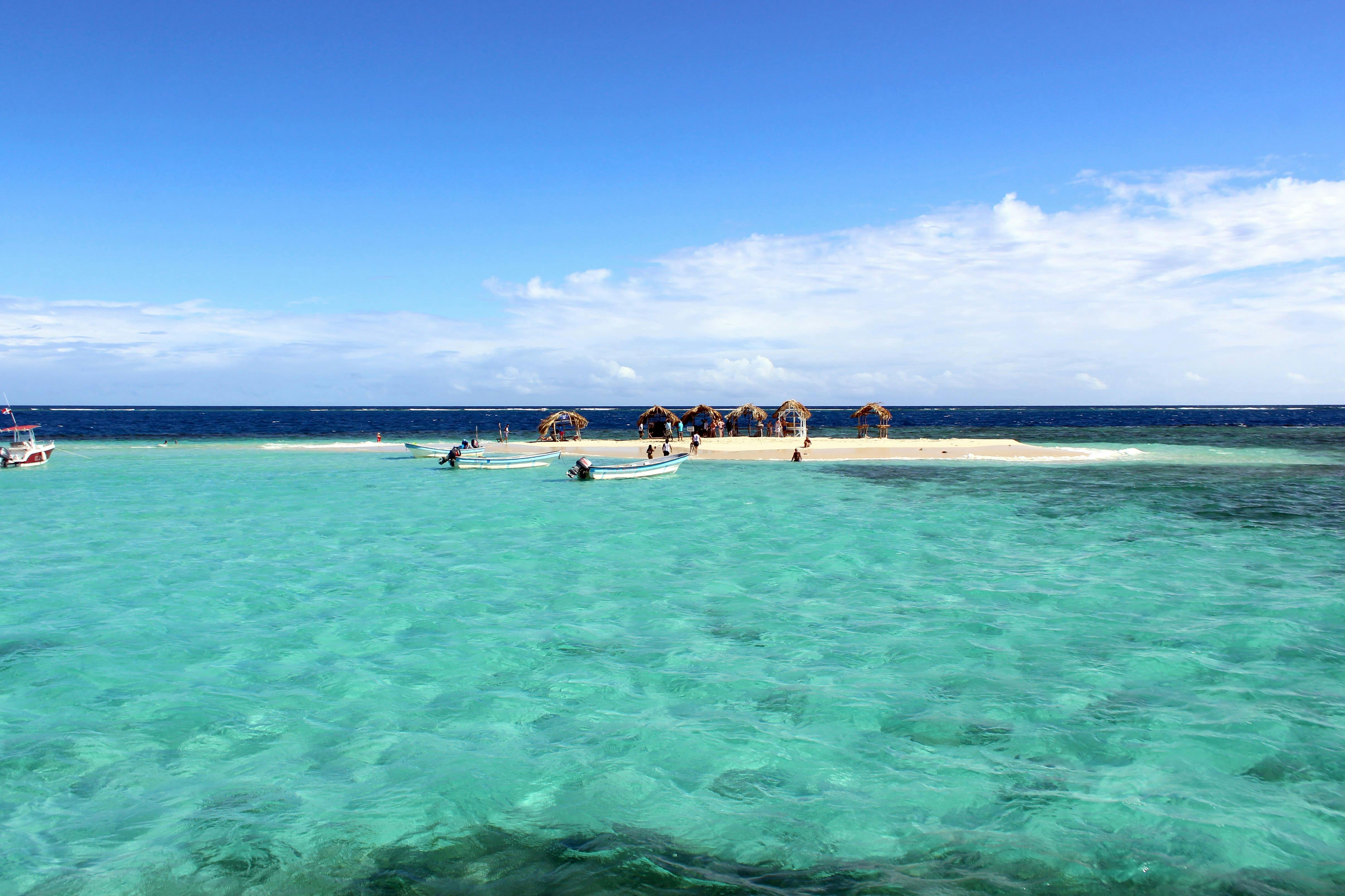 Cayo Arena Catamaran Tour with Cigar Factory Visit