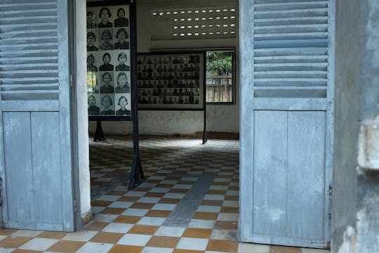 Королевский дворец и музей Тул Сленг в Пномпене экскурсия на полдня
