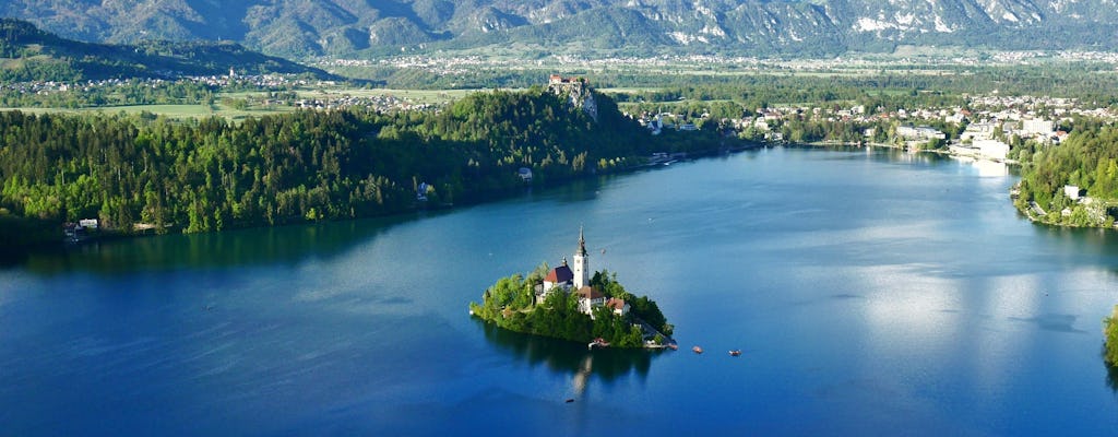 Maravillas eslovenas: viaje de un día a la cueva de Postojna y el lago Bled desde Ljubljana